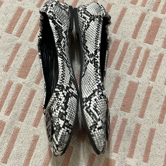 Tory Burch Snake Flats Size 8 black and white - Picture 14 of 14